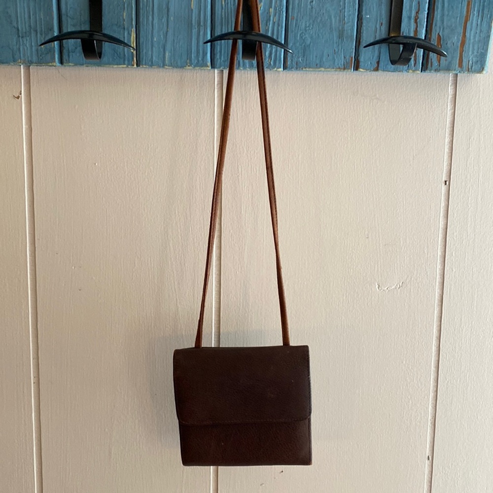 Boulder ridge leather crossbody wallet